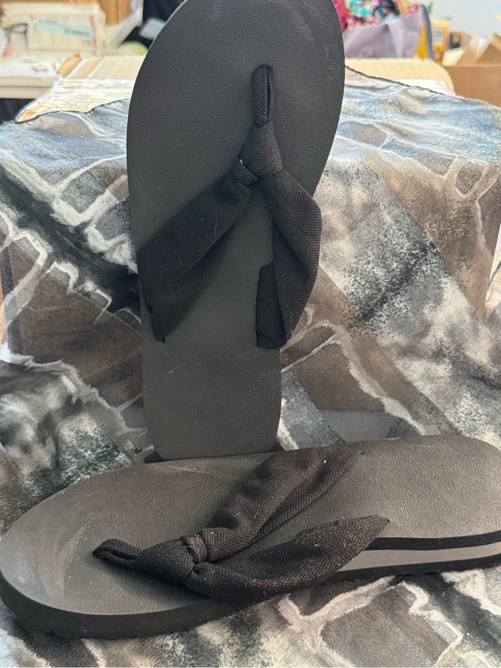 Black Men's Flip Flop Sandals - Classic Comfort